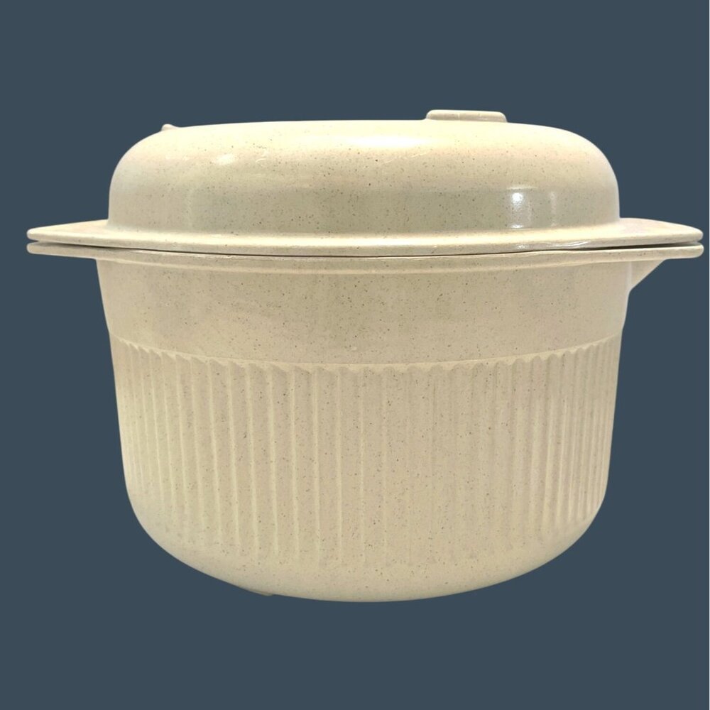 Vintage Nordic Ware 2 QT Microwave Oven Casserole Dish Cover Lid Utility Dish